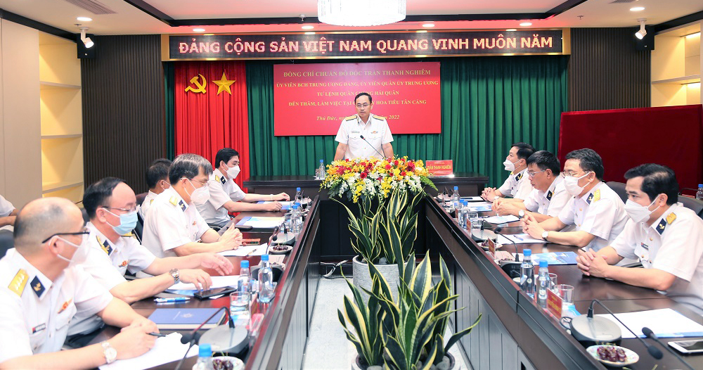 Đón tiếp Tư lệnh và Chính ủy Quân chủng Hải quân