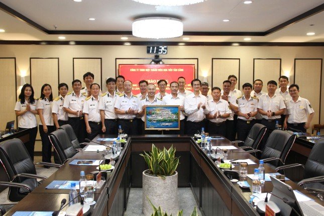 ĐOÀN CÔNG TÁC CẢNG VỤ HÀNG HẢI NHA TRANG ĐẾN THĂM, LÀM VIỆC TẠI CÔNG TY HOA TIÊU TÂN CẢNG