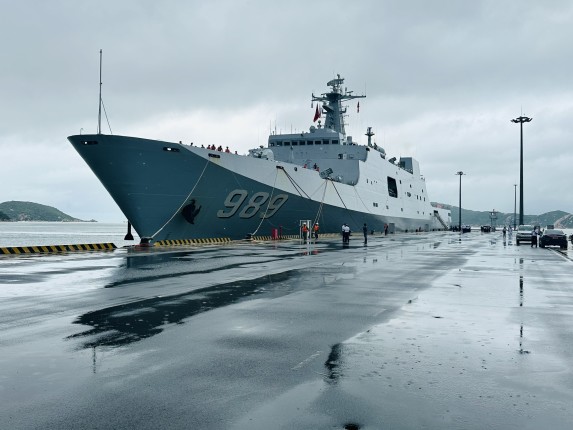 BIÊN ĐỘI TÀU HẢI QUÂN TRUNG QUỐC THĂM KHÁNH HÒA