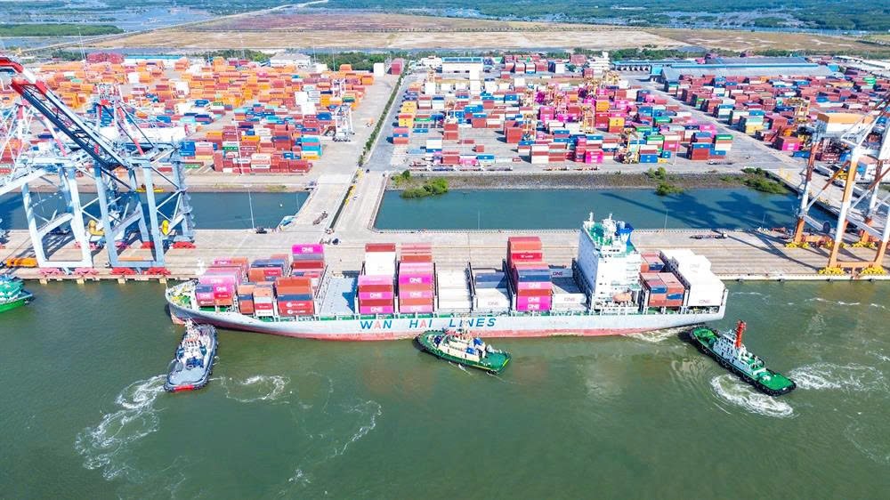 ĐÓN THỬ NGHIỆM CHUYẾN TÀU ĐẦU TIÊN TẠI BẾN CHUNG CỦA CẢNG TÂN CẢNG - CÁI MÉP THỊ VẢI (TCTT) VÀ CẢNG QUỐC TẾ CÁI MÉP (CMIT) 